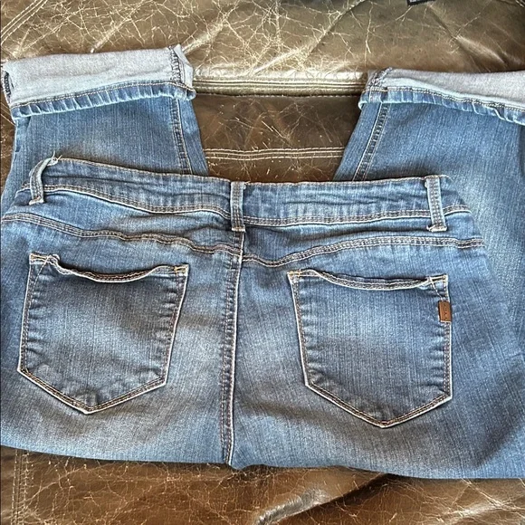 1822 Denim Boyfriend Demin Capri Shorts in Classic Blue - Picture 4 of 7